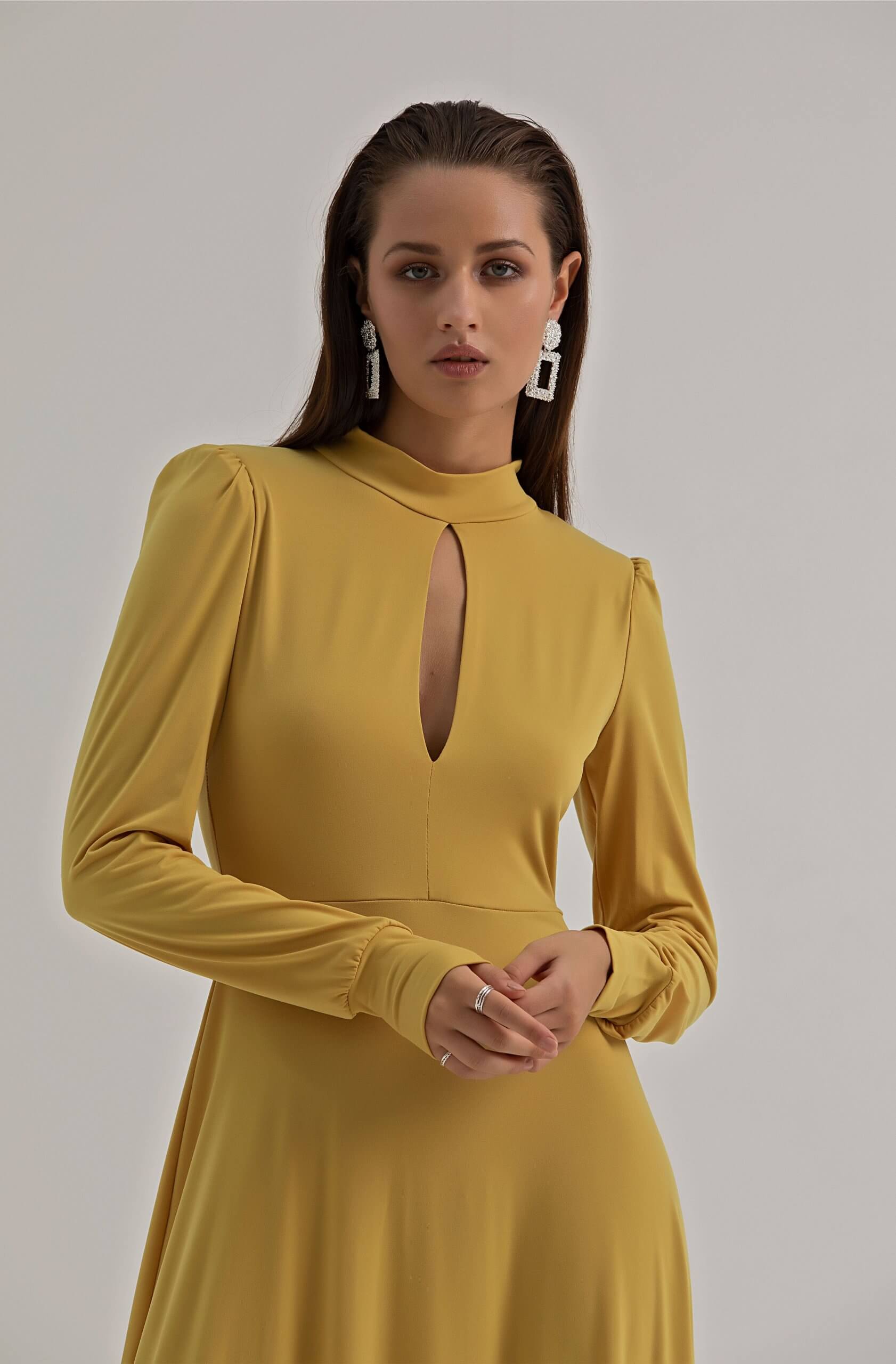 giallo dettaglio-min